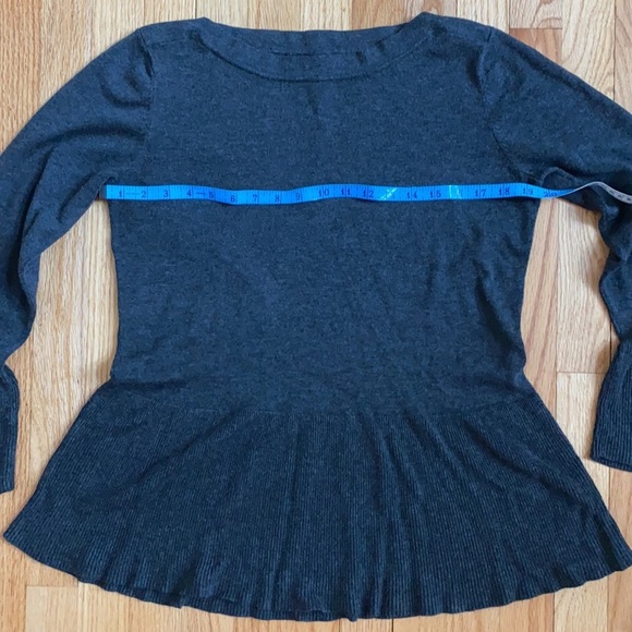 Cable & Gauge Peplum Bell Sleeved‎ Charcoal Sweater Ribbed Peplum Knit Top - Picture 7 of 10